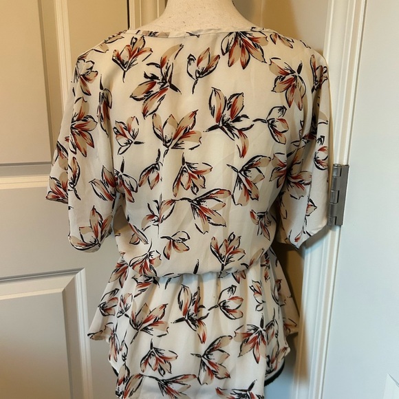 Sienna Sky floral white vneck cinch waist flowy blouse - Picture 3 of 4
